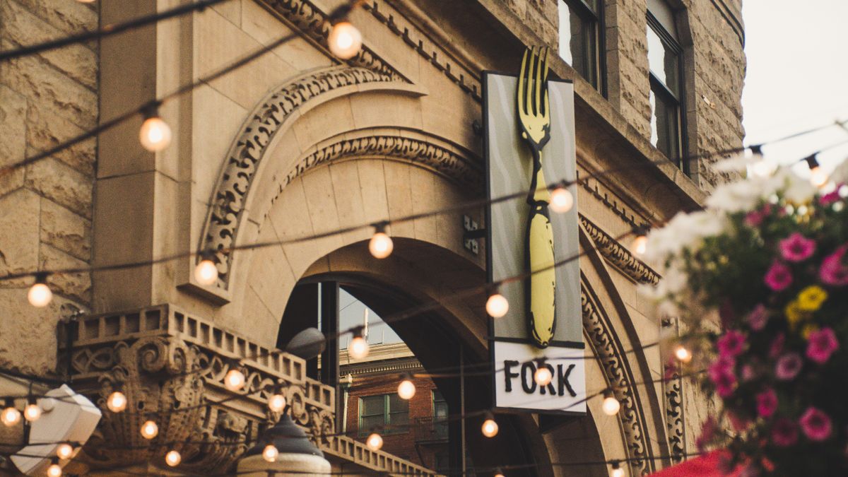 Restaurant Freebies in Omaha, NE: Updated 2026 List for Local Winners