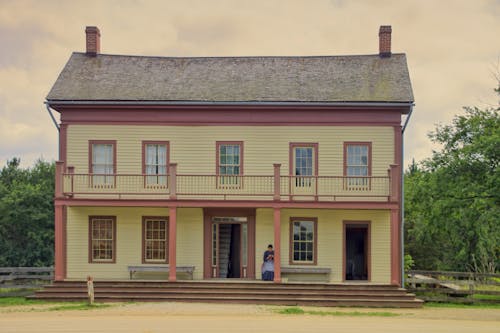 Maison En Bois Marron