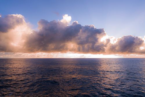 Free Captivating view of clouds over the Pacific Ocean at sunset in Hilo, Hawaii. Stock Photo