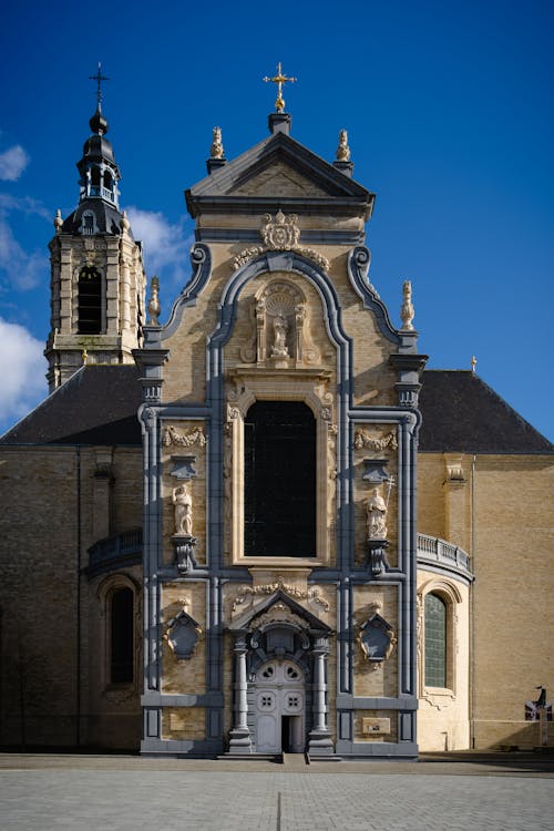 Бесплатное стоковое фото с архитектура в стиле барокко, вертикальный выстрел, кафедральный собор