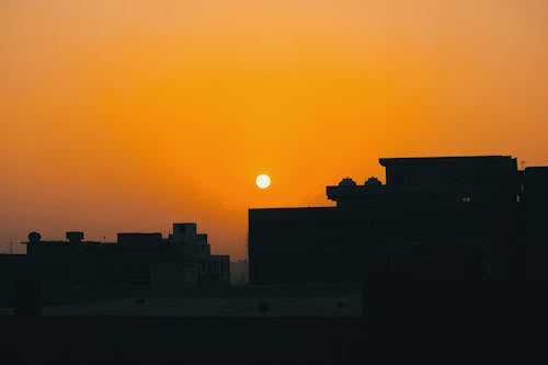 Gratis lagerfoto af bylandskab, silhouet, smuk solnedgang