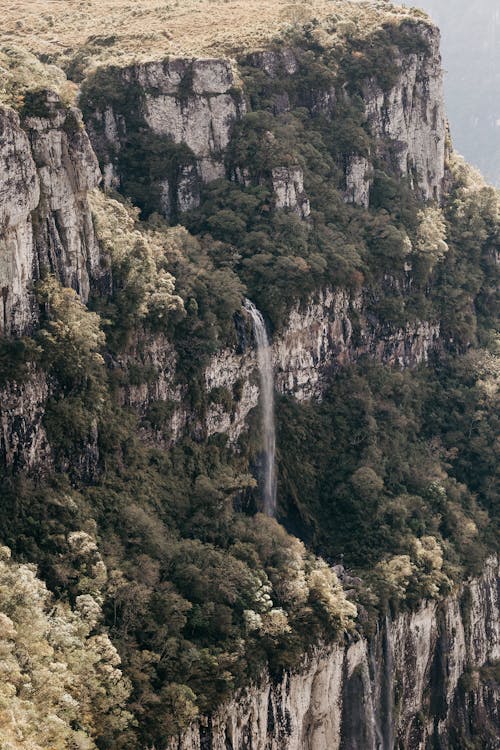 açık hava, çağlayan, dikey atış içeren Ücretsiz stok fotoğraf