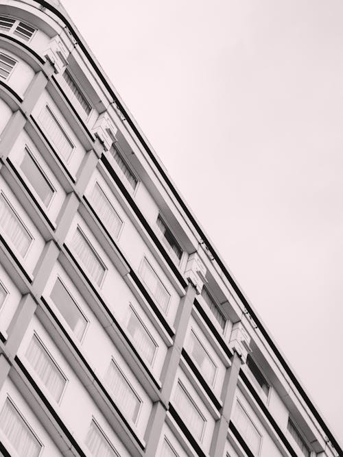 Darmowe zdjęcie z galerii z architektura, beton, białe niebo