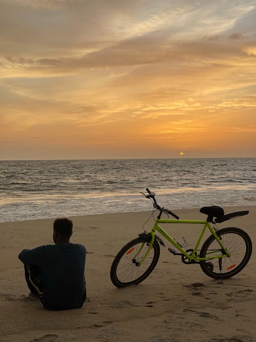 Бесплатное стоковое фото с берег моря, велосипед, восход