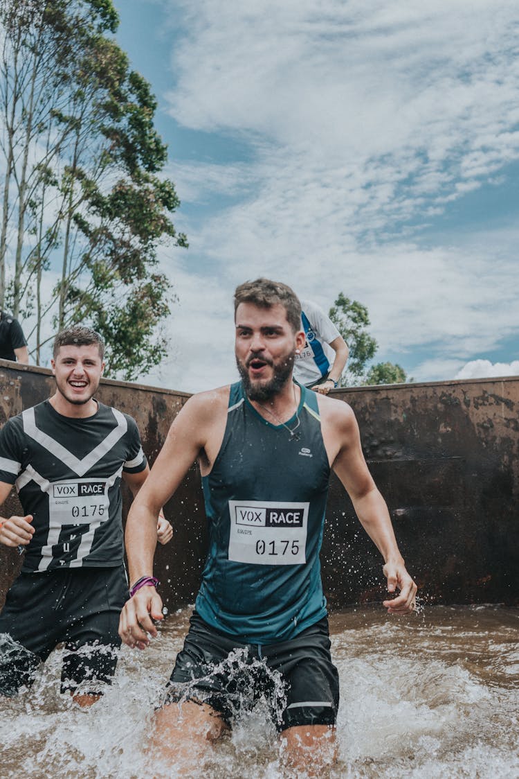 People On Extreme Run With Obstacles