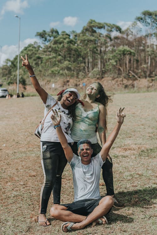 Free Man in White Crew Neck T-shirt and Woman in Green Sleeveless Shirt Stock Photo