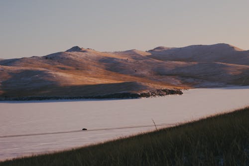 Бесплатное стоковое фото с водоем, горы, живописный вид