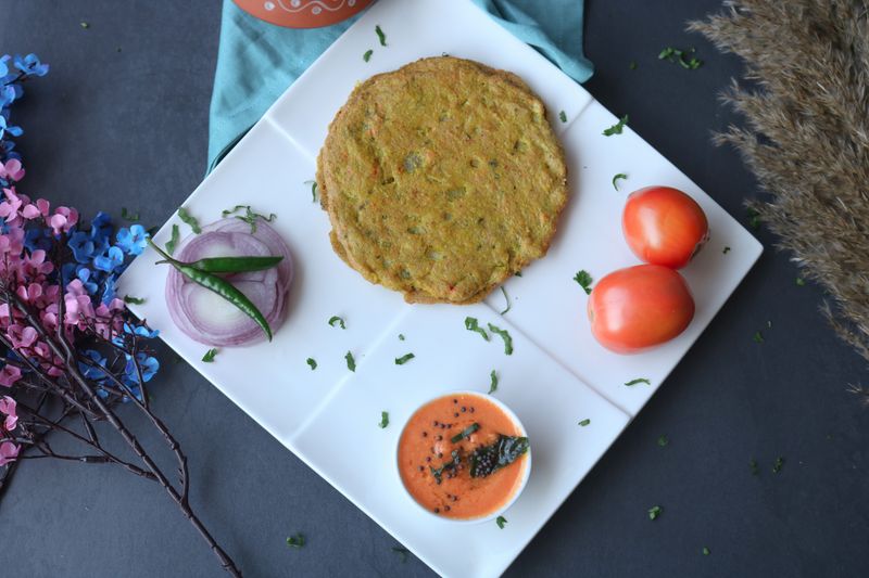 Savoury vegetable pancake with tomato dip