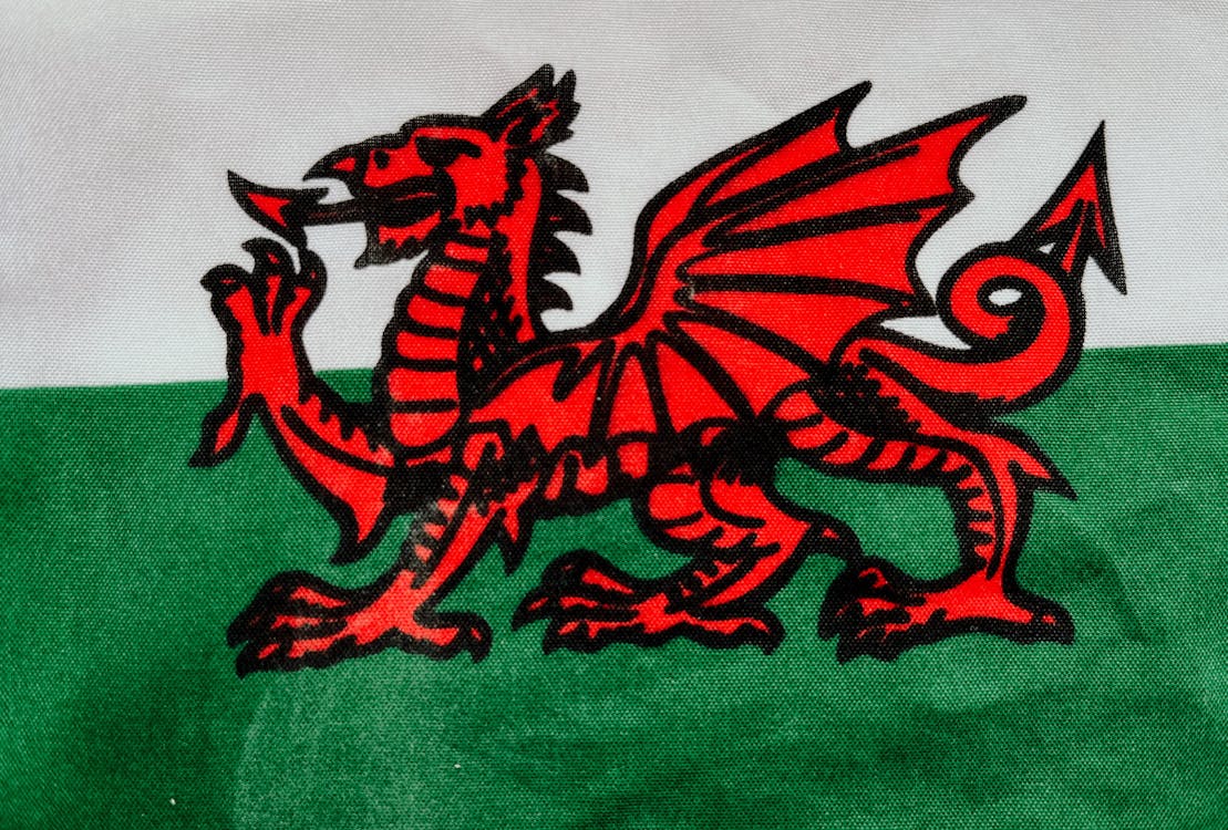 Đừng bỏ lỡ ảnh miễn phí cờ Welsh đẹp lung linh để trang trí cho giải đấu World Cup 2022 sắp tới. Hình ảnh này sẽ không chỉ giúp cho không khí của sự kiện trở nên sôi động hơn mà còn giúp bạn thể hiện tình yêu đối với đội tuyển yêu thích của mình. Hãy tải về ảnh ngay hôm nay để cùng xem giải đấu và vẫy tay hết mình cho đội tuyển cờ Welsh!