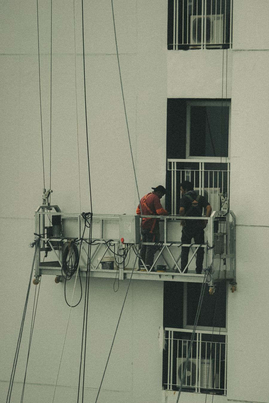 ZLP500 suspended platform in use