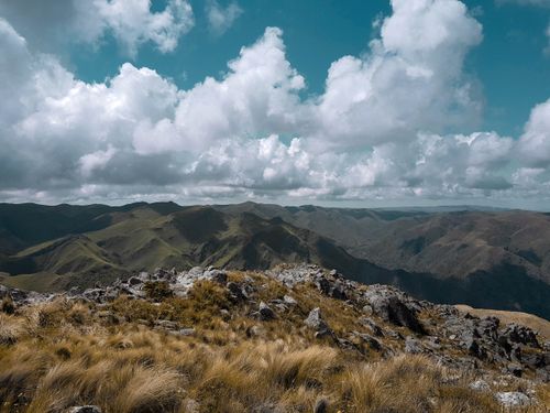 Free Breathtaking view of mountain range under a dramatic cloudy sky, perfect for travel visuals. Stock Photo