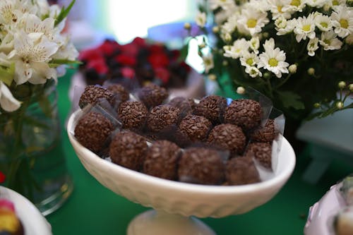 Gratis stockfoto met bloemen, boeketten, brigadeiro