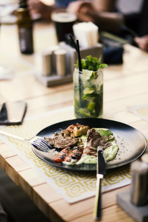 zu abendessen, drinnen, essen, essensfotografie
