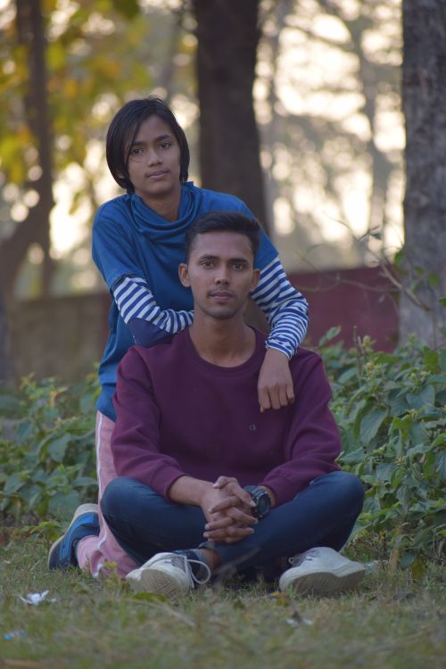 Free Casual outdoor portrait of a young couple enjoying a relaxing afternoon in the park Stock Photo