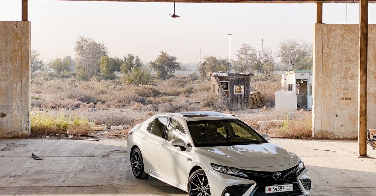 Toyota Camry 2019, màu trắng, chạy 68,000 km