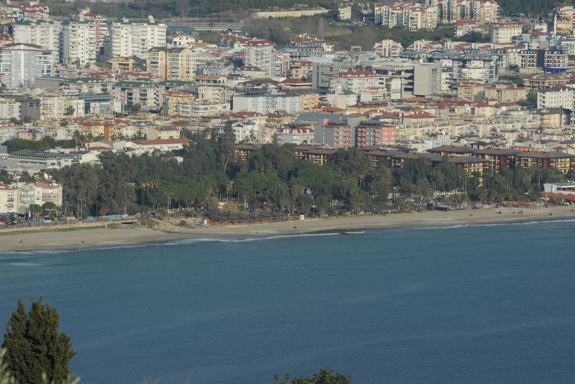 Parking in Alanya on a Moped: Where and How to Park Legally and for Free