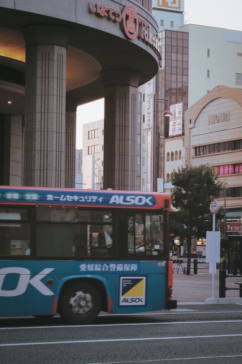 Free Blue bus on city street, showcasing public transportation in an urban setting. Stock Photo
