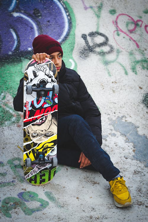 Δωρεάν στοκ φωτογραφιών με skateboard, αγόρι, καθιστός