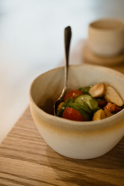 Free A delicious and healthy salad bowl featuring fresh cherry tomatoes, cucumbers, and grilled chicken. Stock Photo