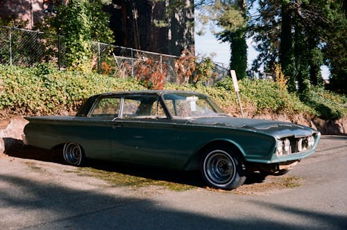 araba, bağbozumu, eski model araba içeren Ücretsiz stok fotoğraf