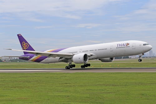 Foto d'estoc gratuïta de aeroport, avió, direcció