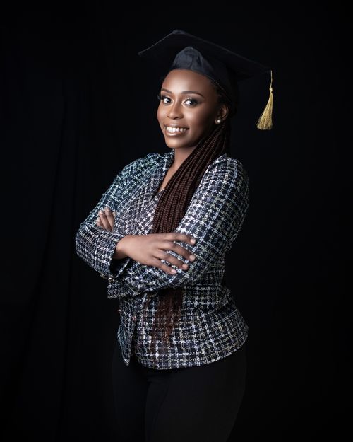 Free Elegant graduation portrait of a woman in a studio setting, showcasing achievement and pride. Stock Photo