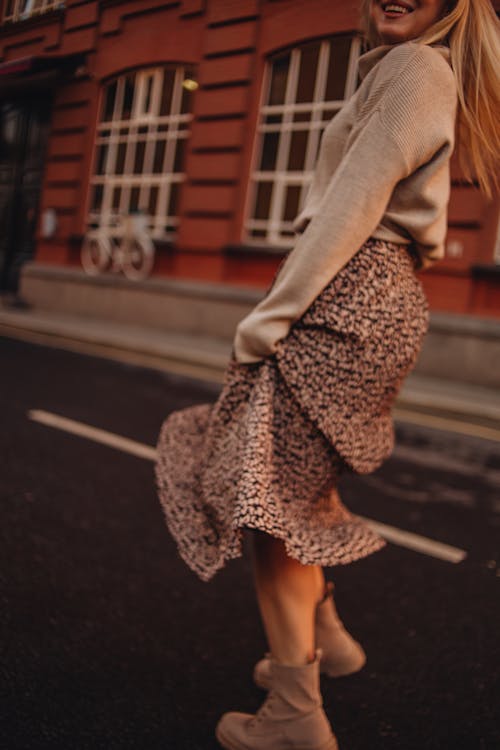 new model in skirt