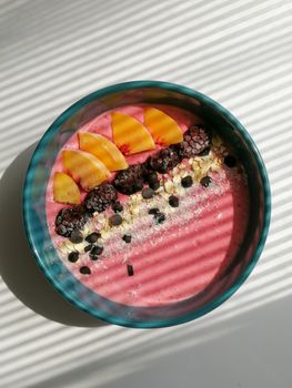 Bol de quinoa et haricots noirs