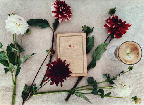 Darmowe zdjęcie z galerii z estetyczny, karta, kwiaty