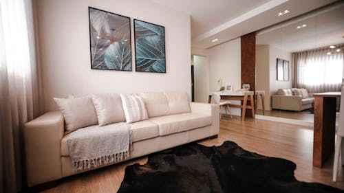 Darmowe zdjęcie z galerii z apartament, drewniana podłoga, lustro ścienne