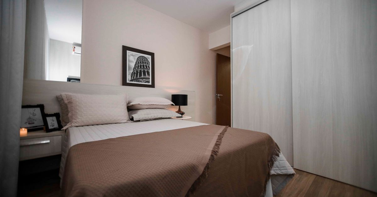 Why Your Bedroom Walls Still Feel Empty (Even After Adding Art) — And What Actually Works to Create a Cozy Sanctuary