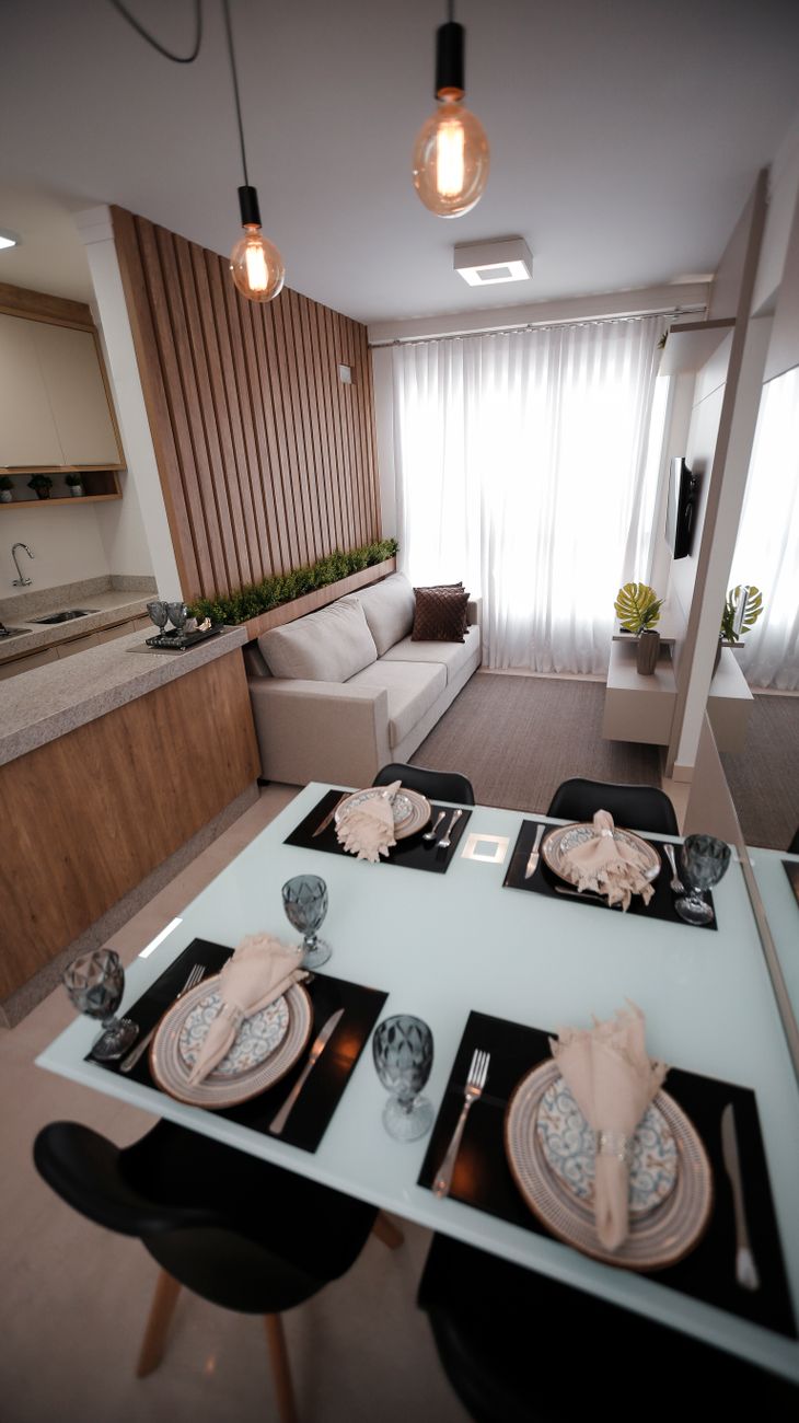 Área de jantar estilosa com decoração contemporânea e espaço de estar aconchegante em uma casa moderna.