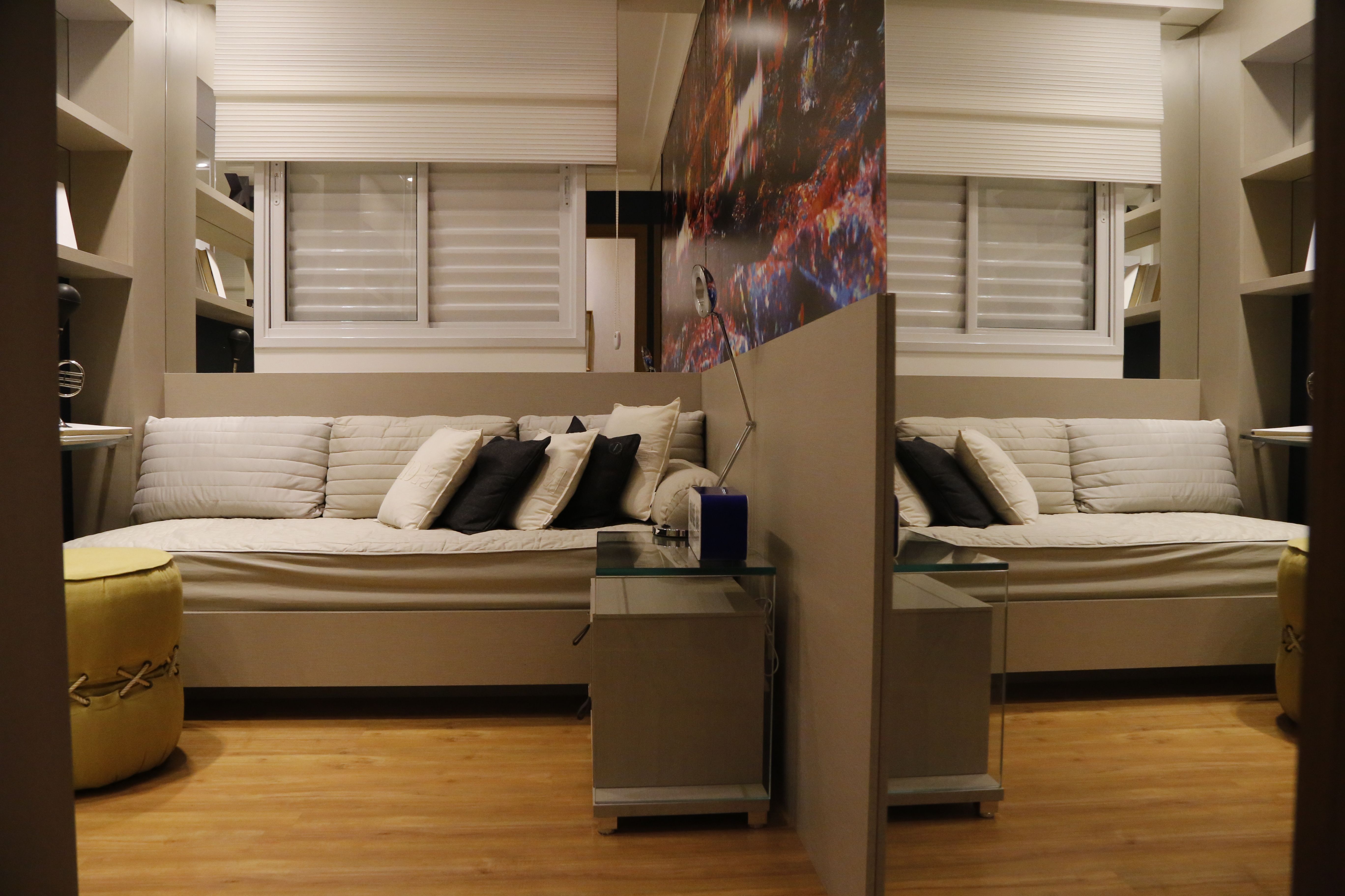 What are the most effective small bedroom furniture layout ideas?