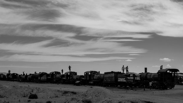 Train graveyard photo morning — Salar de Uyuni