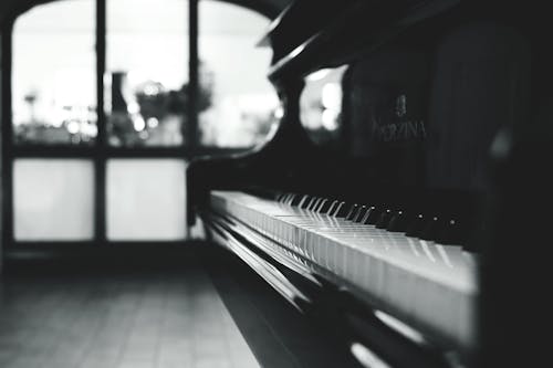 Foto De Escala De Grises De Piano De Cola Negro