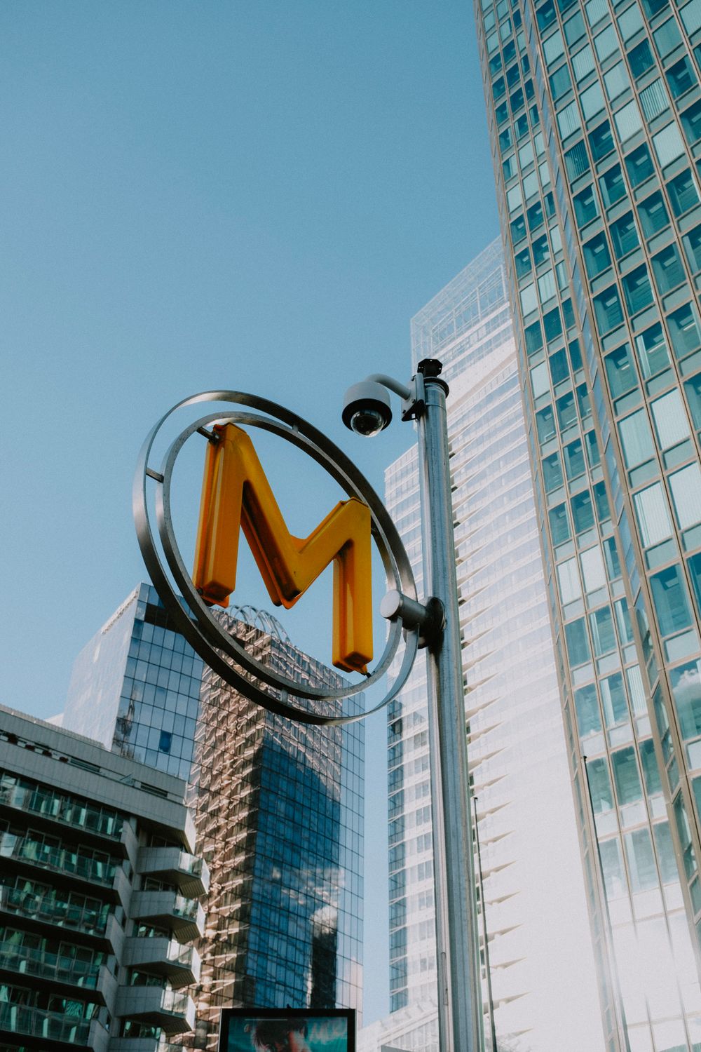 Lamp Post Signage Close-Up Photo ยท Free Stock Photo