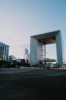 La Grande Arche in Paris' business district, showcasing modern architecture against a clear sky.