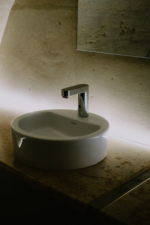 Cracked or Chipped Basin - RedDot Emergency Singapore Cracked or Chipped Basin - Basin Replacement Singapore