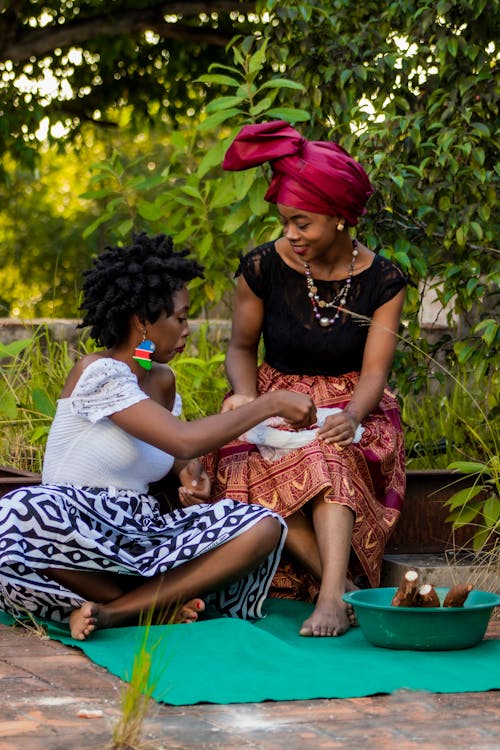 Photos gratuites de être assis, femmes, jardin