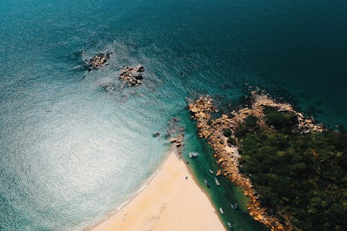 Free Aerial Photography of an Island Stock Photo