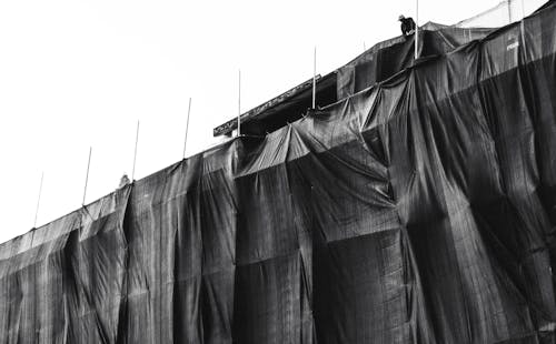 Foto profissional grátis de coberto, construção, escala de cinza