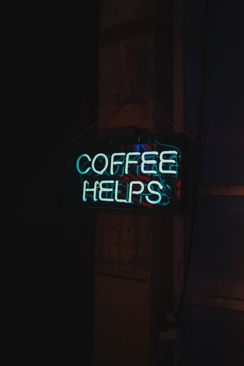 Darmowe zdjęcie z galerii z dekoracja, kawa pomaga, neonowy znak