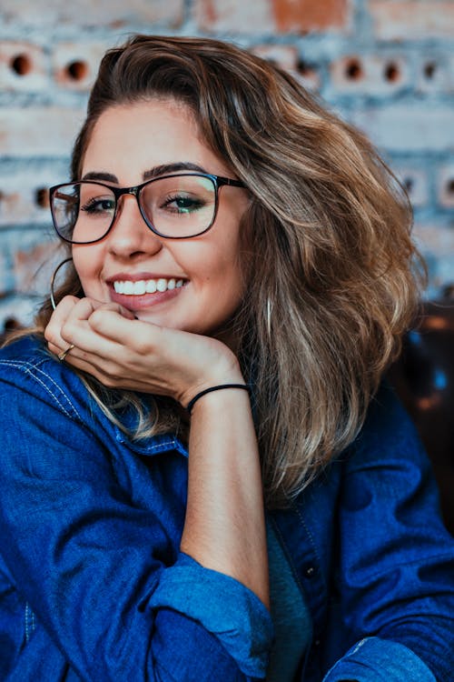 Základová fotografie zdarma na téma blond vlasy, denim, detailní záběr