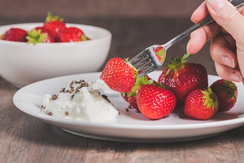 Kostenloses Stock Foto zu dessert, erdbeeren, essen