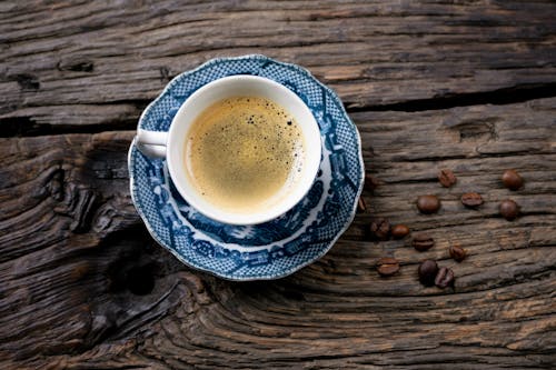 Free ahşap, bir fincan kahve, cappuccino içeren Ücretsiz stok fotoğraf Stock Photo
