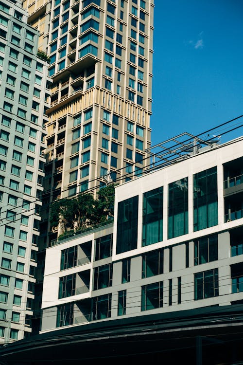 Foto d'estoc gratuïta de apartaments, arquitectura moderna, cel blau