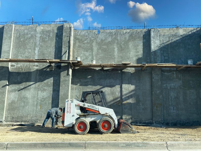 Skid steer won’t move: Safe no-travel diagnosis
