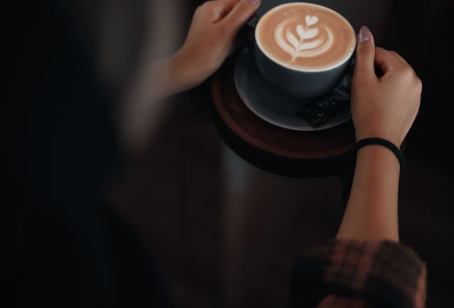 Online dating: starting a conversation on a niche platform
