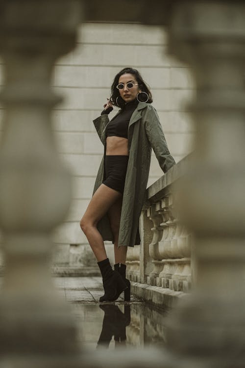 Free Young Fashionable Woman Posing in City  Stock Photo