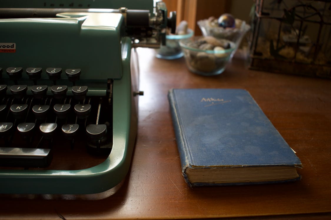 free-stock-photo-of-desk-story-story-book